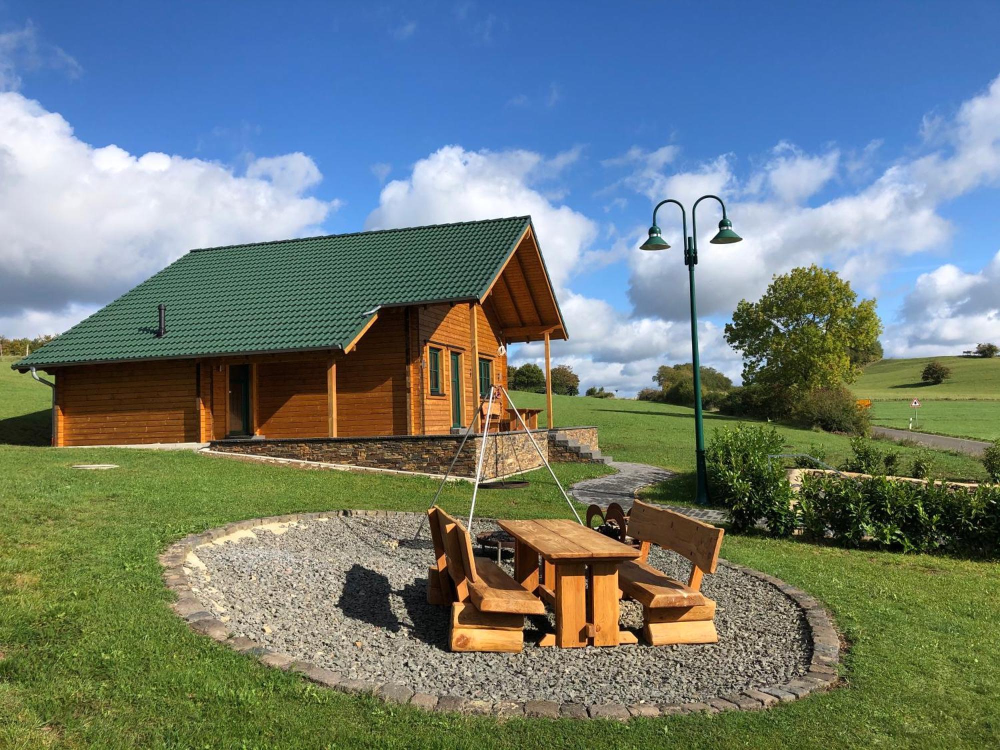 Holzhaus Onkel Fritz Mit Sauna Und Whirlwanne Esch  Exterior photo