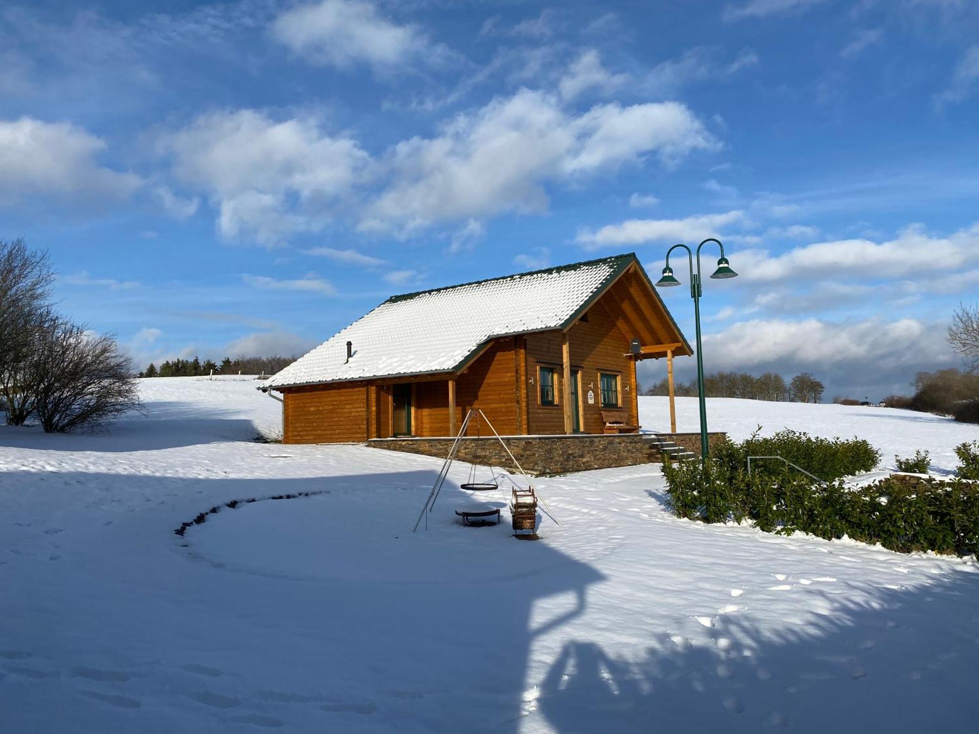 Holzhaus Onkel Fritz Mit Sauna Und Whirlwanne Esch  Exterior photo