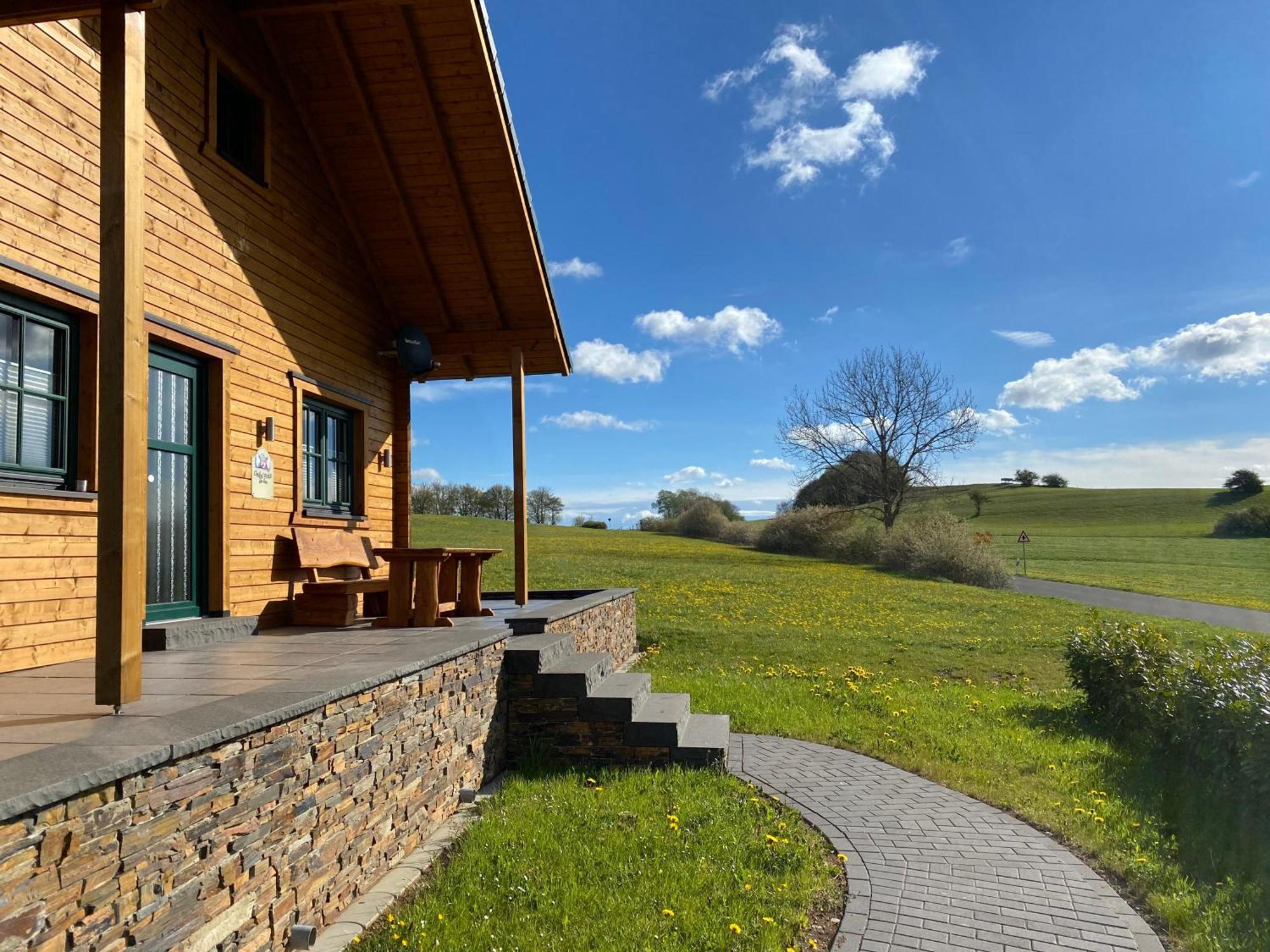 Holzhaus Onkel Fritz Mit Sauna Und Whirlwanne Esch  Exterior photo