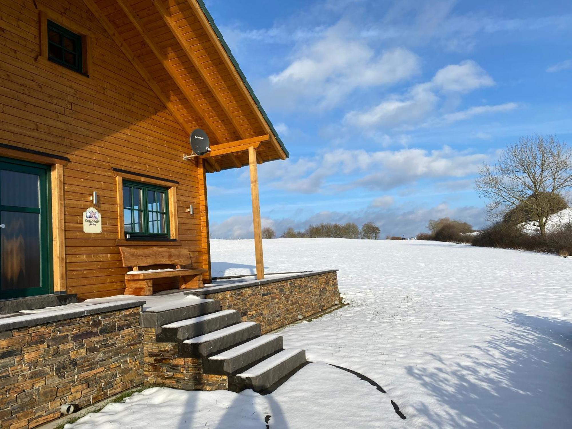 Holzhaus Onkel Fritz Mit Sauna Und Whirlwanne Esch  Exterior photo